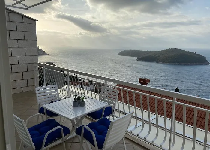 Luxeview2- Old Town View, 10min To Town Apartment